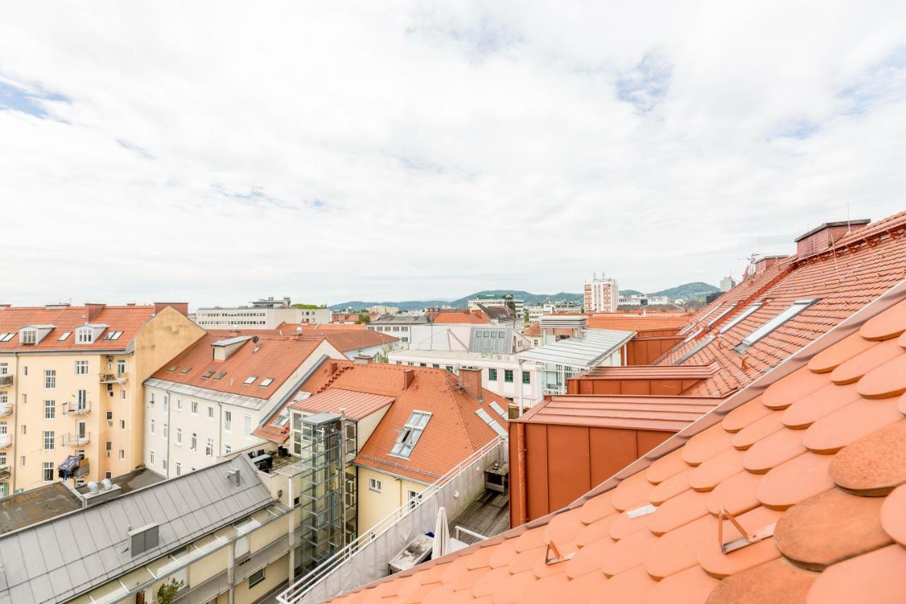 Grosse Dachgeschosswohnung Im Herzen Von Graz Exterior foto
