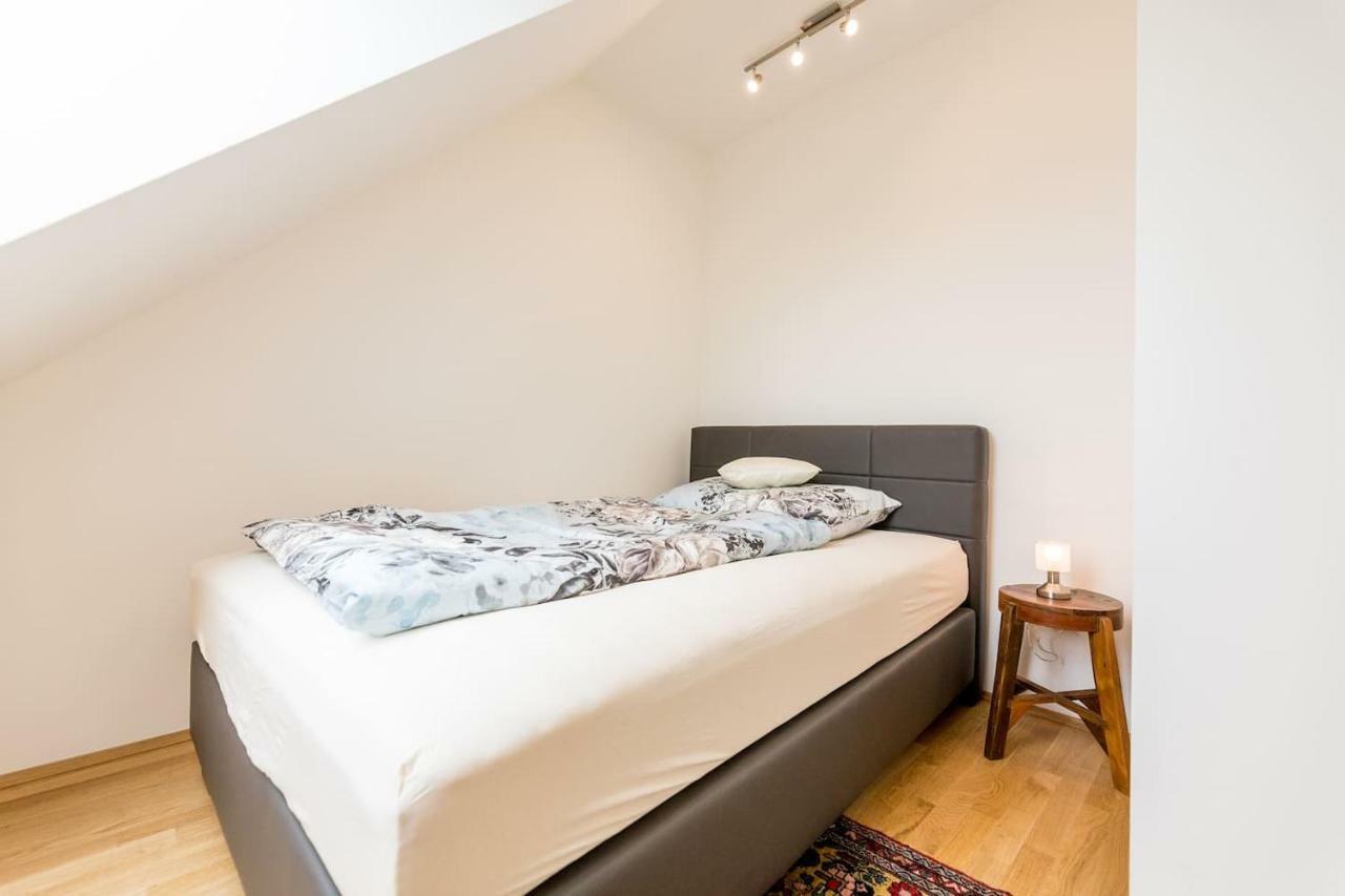 Grosse Dachgeschosswohnung Im Herzen Von Graz Exterior foto
