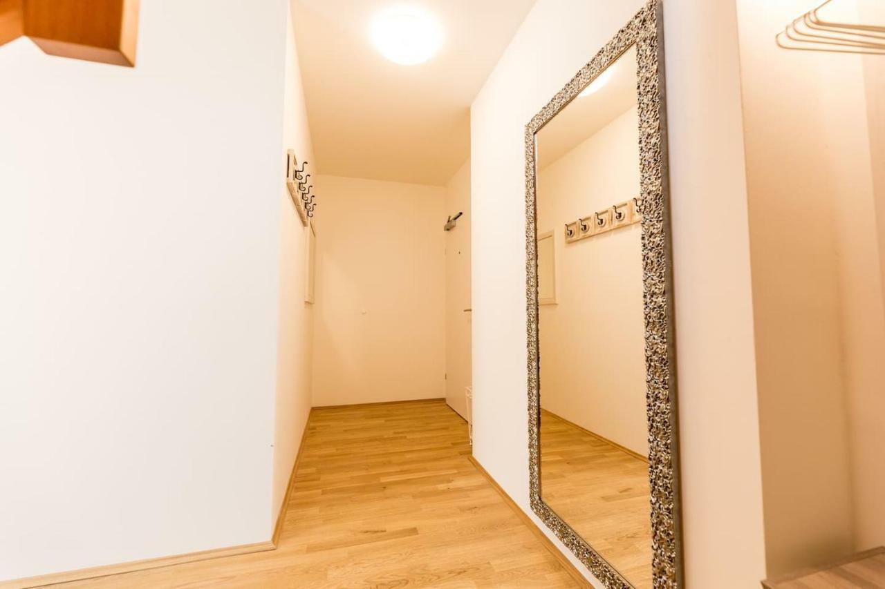 Grosse Dachgeschosswohnung Im Herzen Von Graz Exterior foto