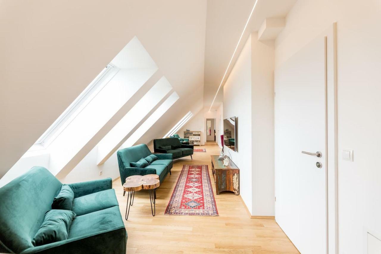 Grosse Dachgeschosswohnung Im Herzen Von Graz Exterior foto
